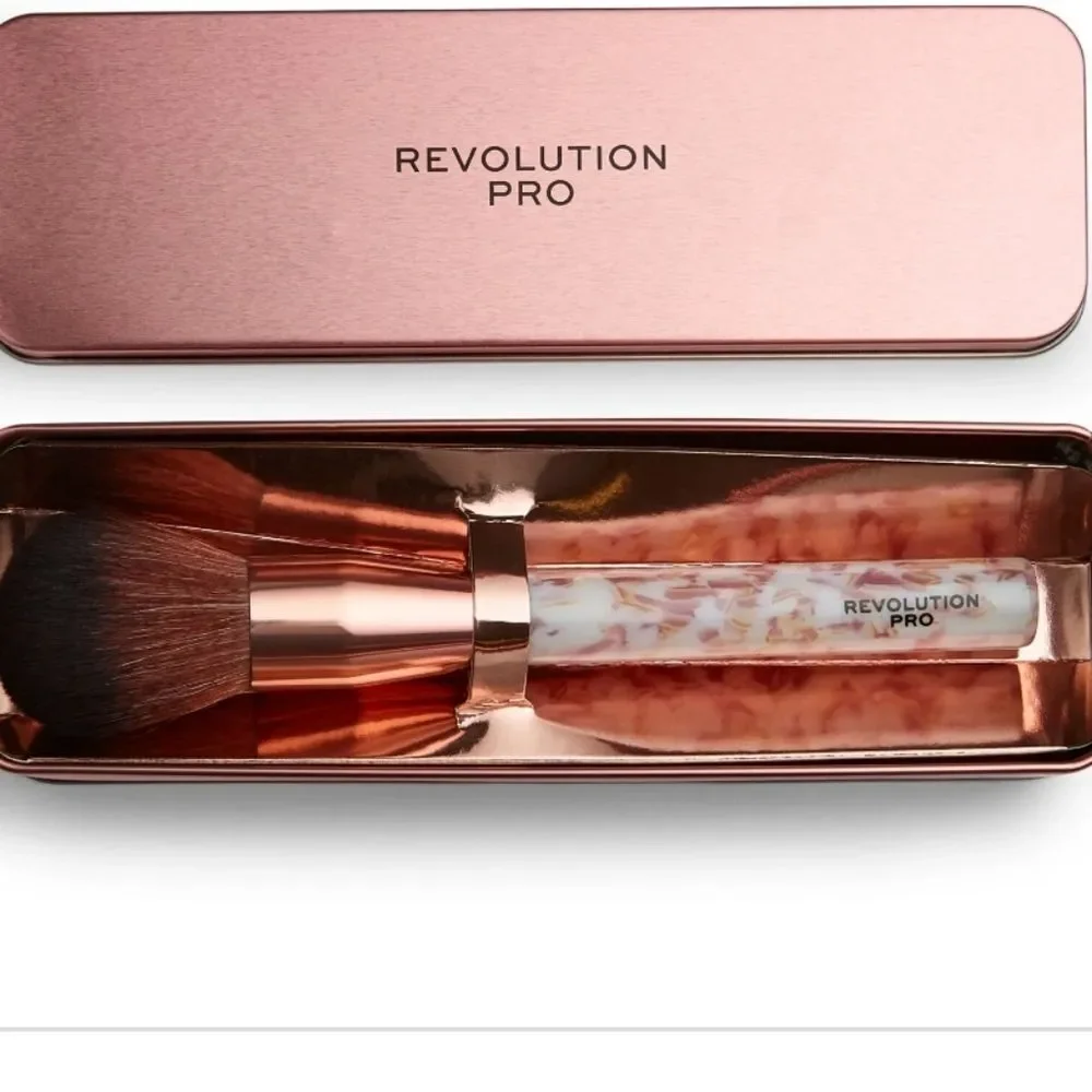 Revolution Beauty Pro Eternal Rose‎ Highlighter Brush